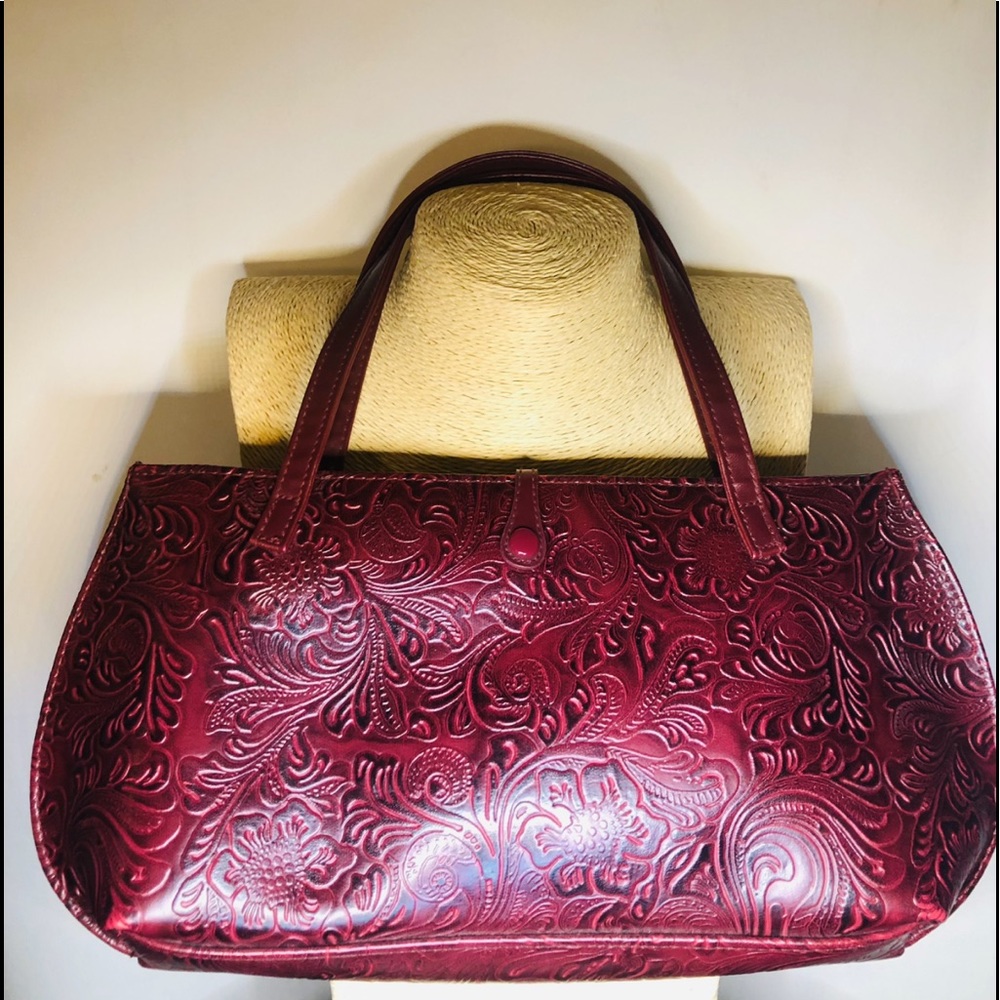 VICTORIA’S SECRET PURSE MAKEUP BAG CLUTCH LONG SILVER CHAIN SHOULDER STRAP INCLD